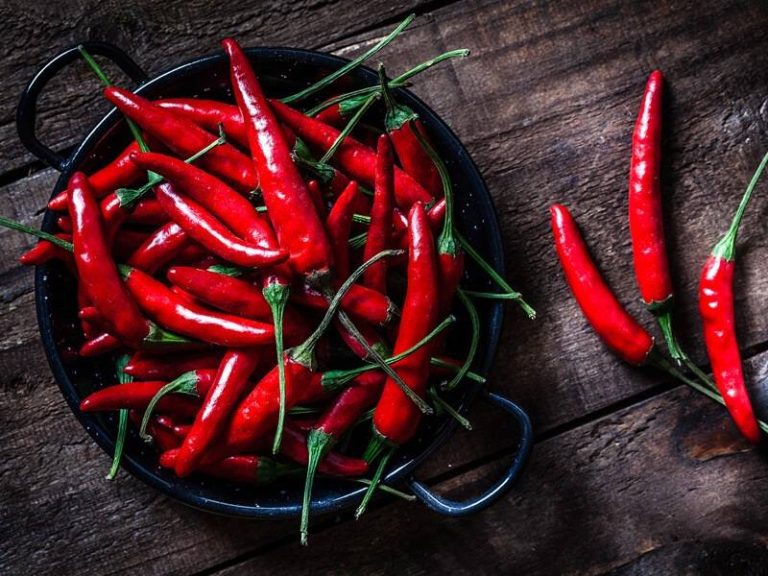 Red Chilli You Should Know About Red Chilli Uses Benefits Side Effects